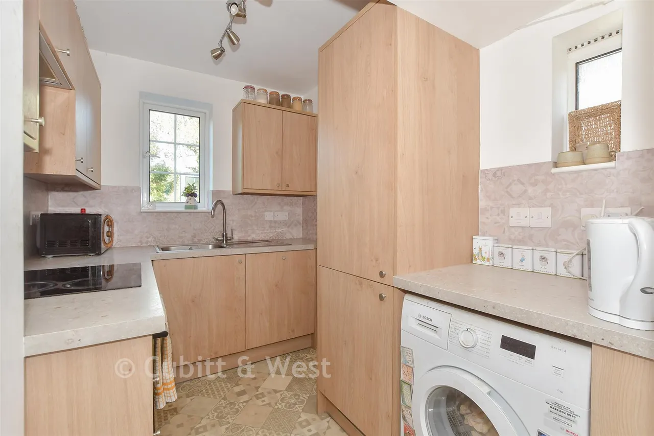 Comptons Lane, Horsham, RH13, photo 9