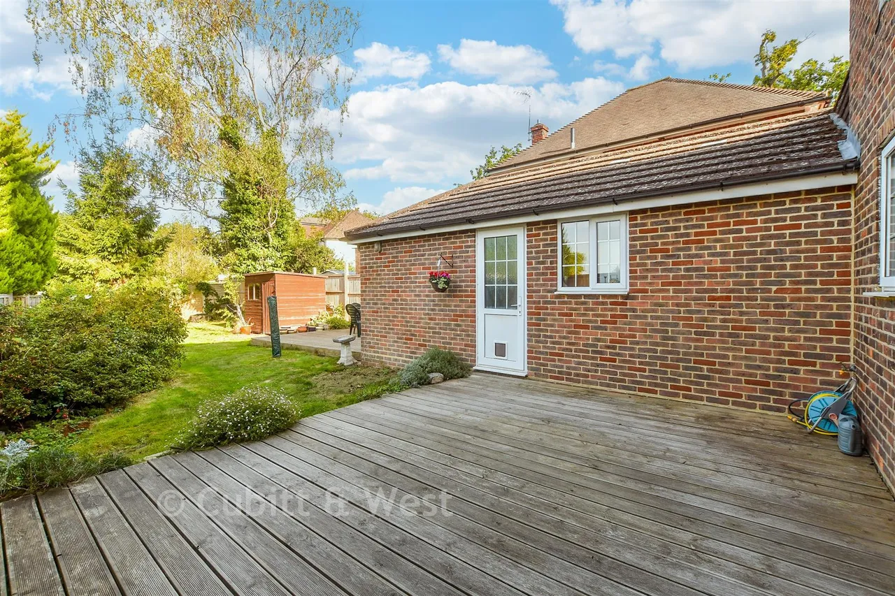 Comptons Lane, Horsham, RH13, photo 15