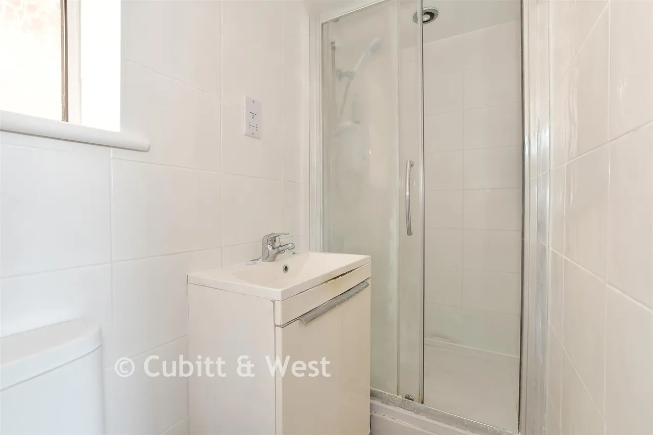 Comptons Lane, Horsham, RH13, photo 10