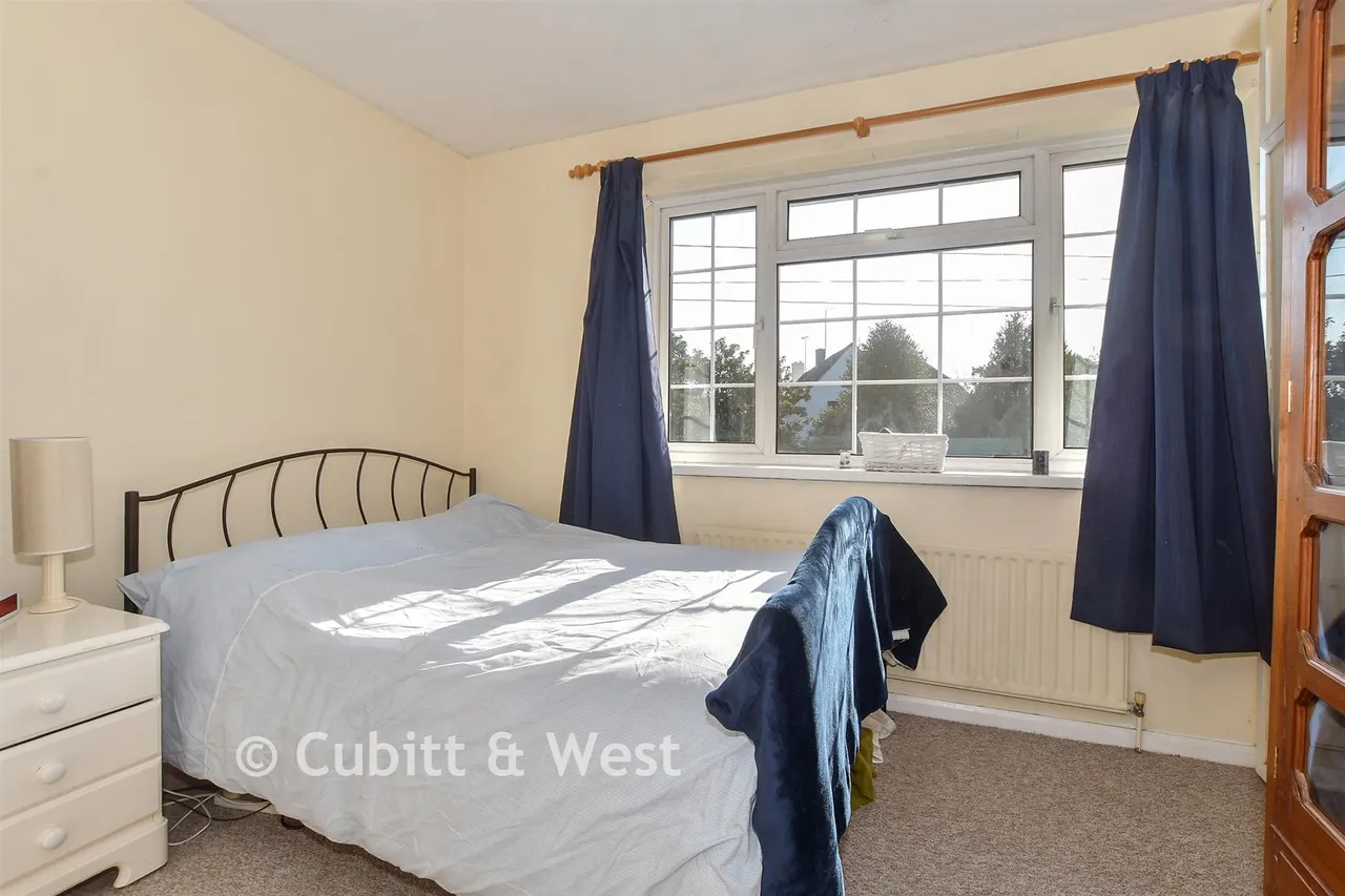 Comptons Lane, Horsham, RH13, photo 12