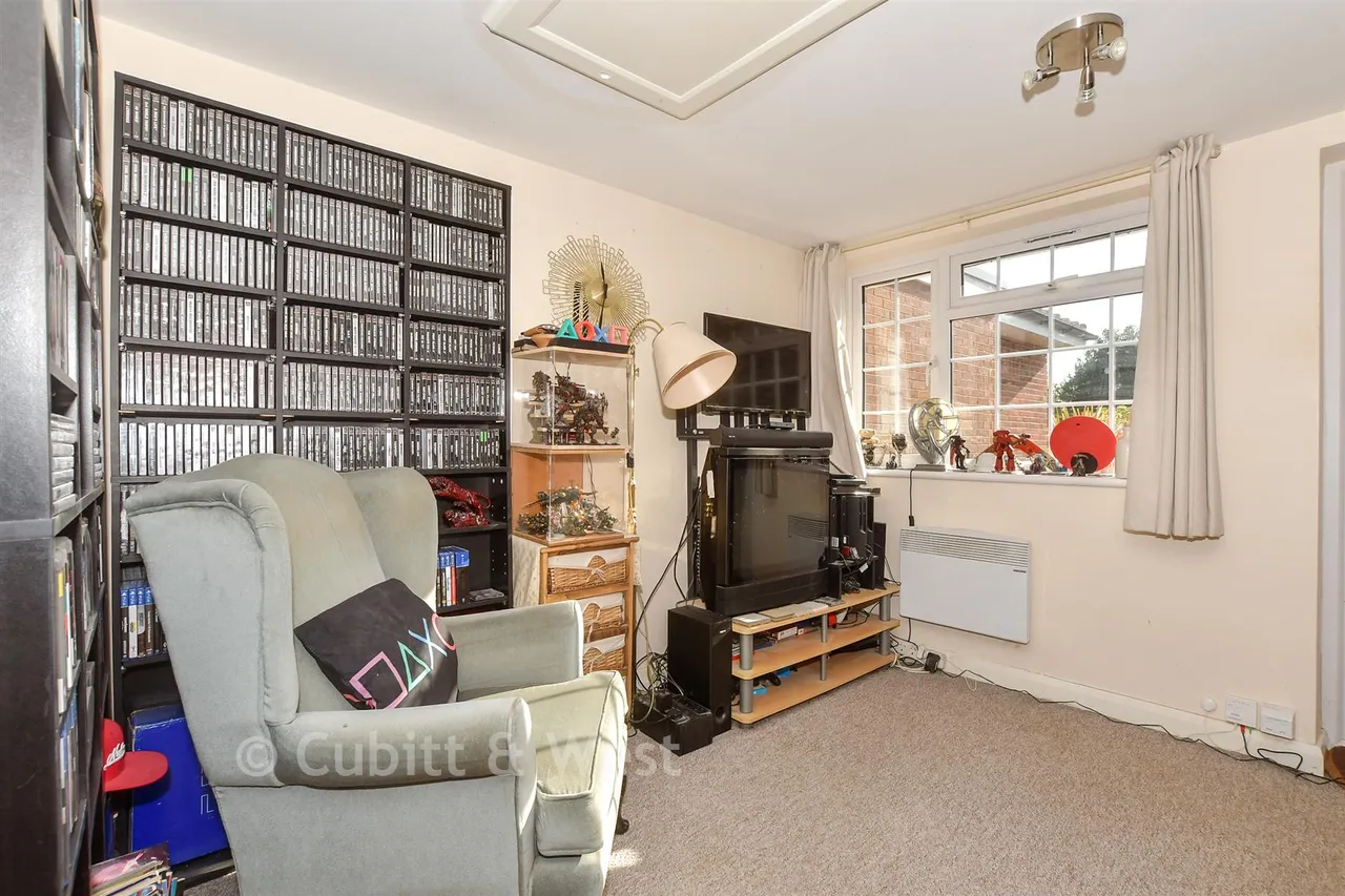 Comptons Lane, Horsham, RH13, photo 6
