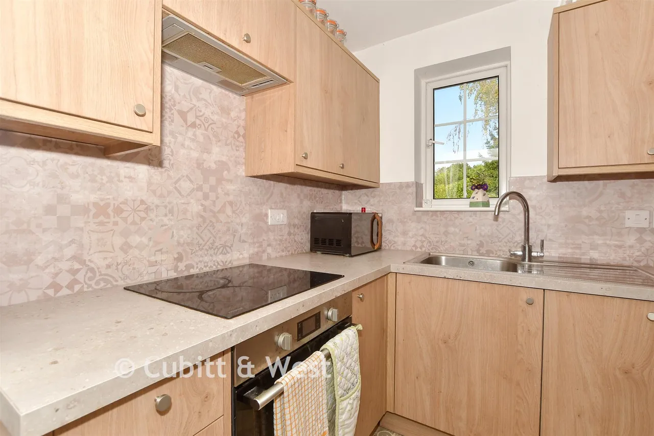Comptons Lane, Horsham, RH13, photo 8