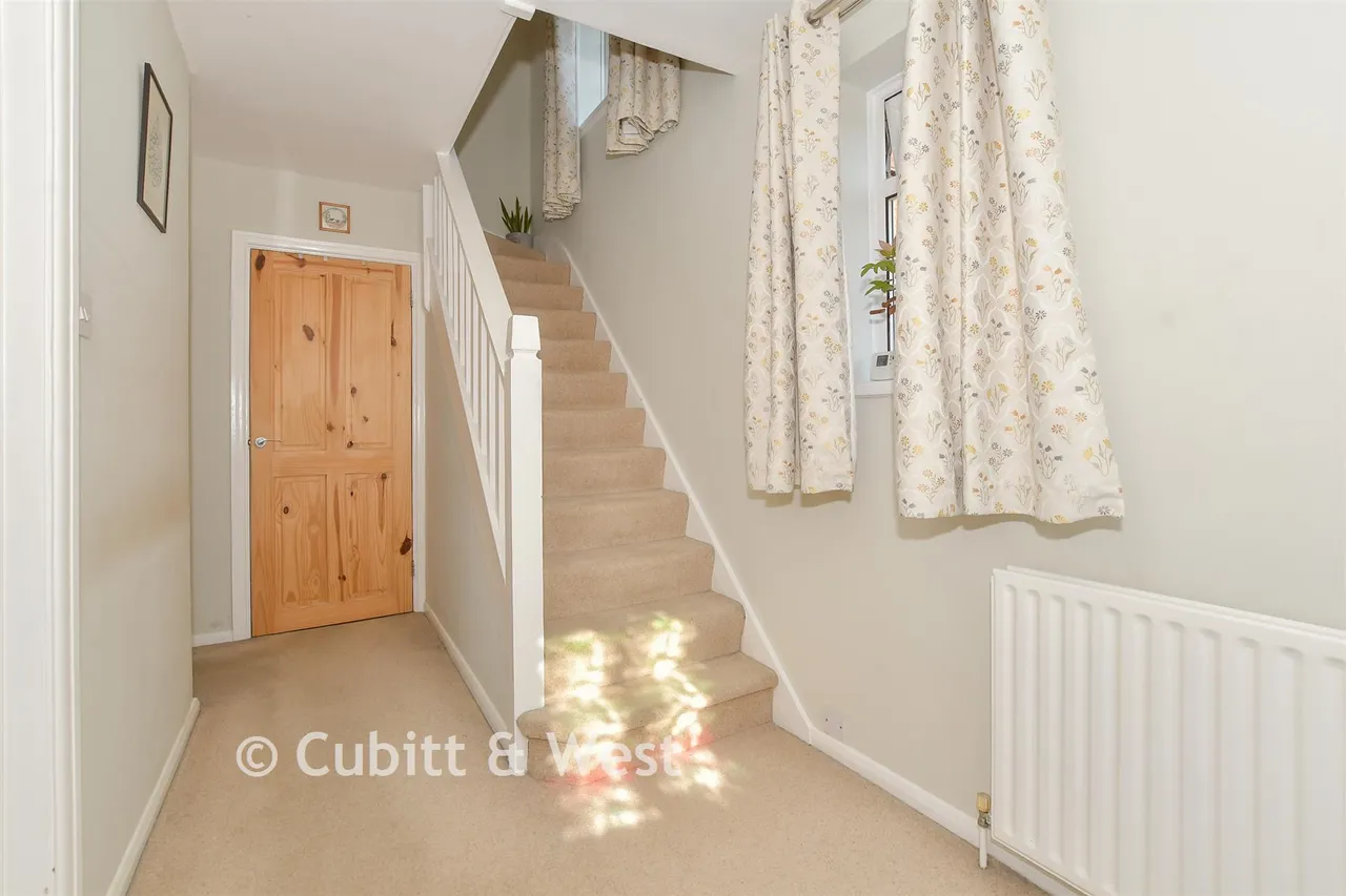 Comptons Lane, Horsham, RH13, photo 11