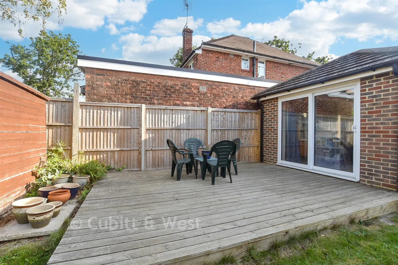 Comptons Lane, Horsham, RH13, photo 16