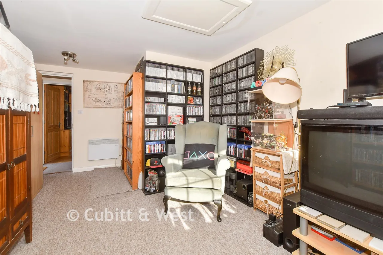 Comptons Lane, Horsham, RH13, photo 5