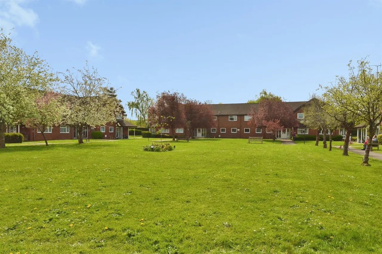 Ruskin Court, Newport Pagnell, MK16, photo 9