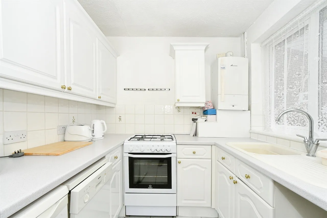 Glenwood Close, Swindon, SN1, photo 3