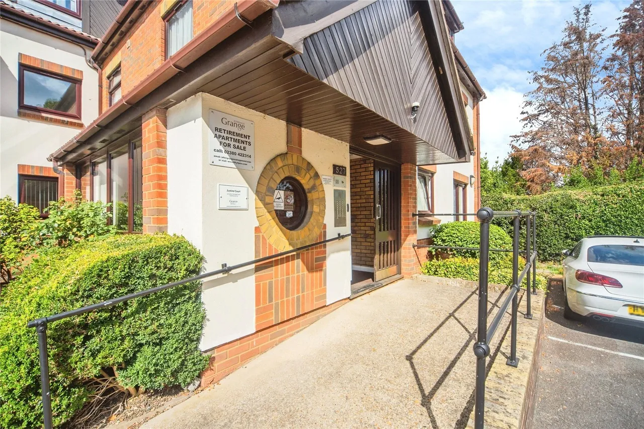 Bitterne Road East, Southampton, SO18, photo 9