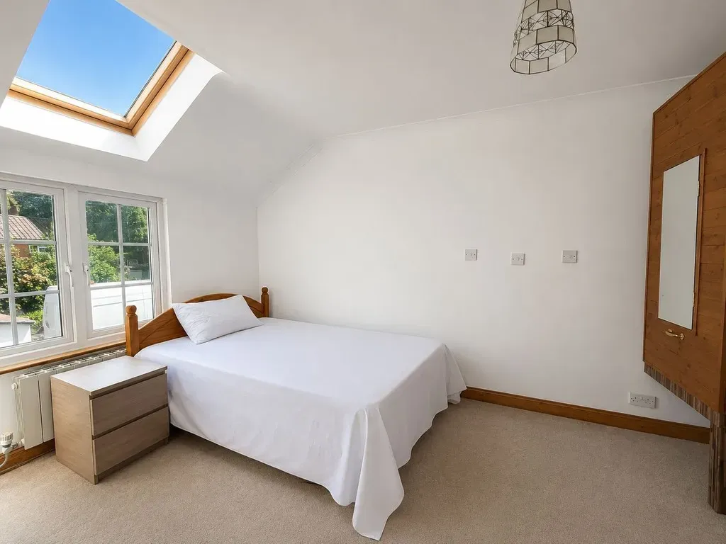 Harlington Road, UB8, photo 35