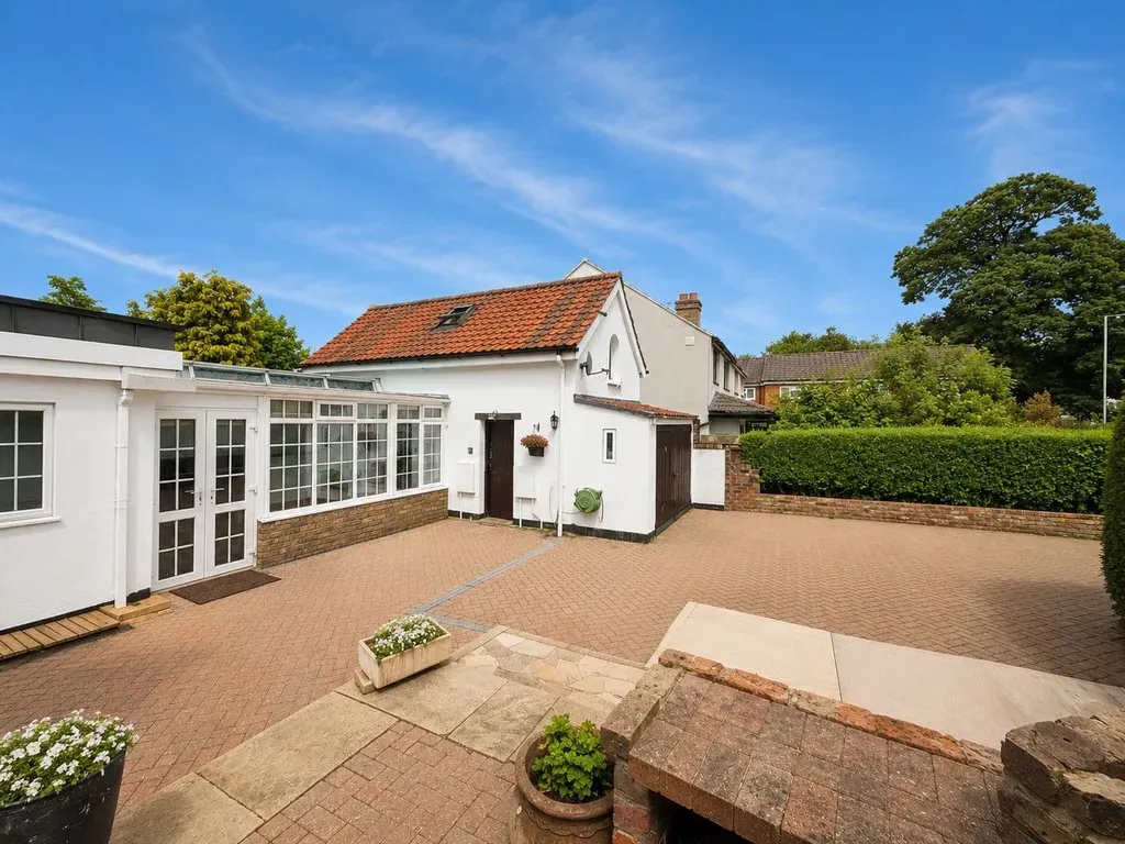 Harlington Road, UB8, photo 29