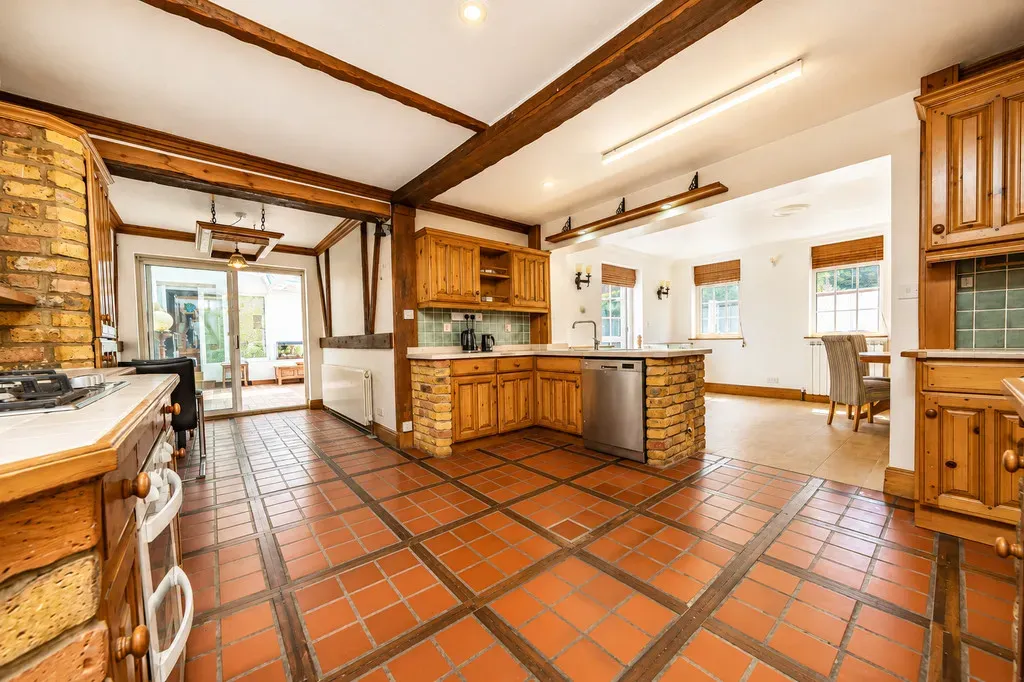 Harlington Road, UB8, photo 24