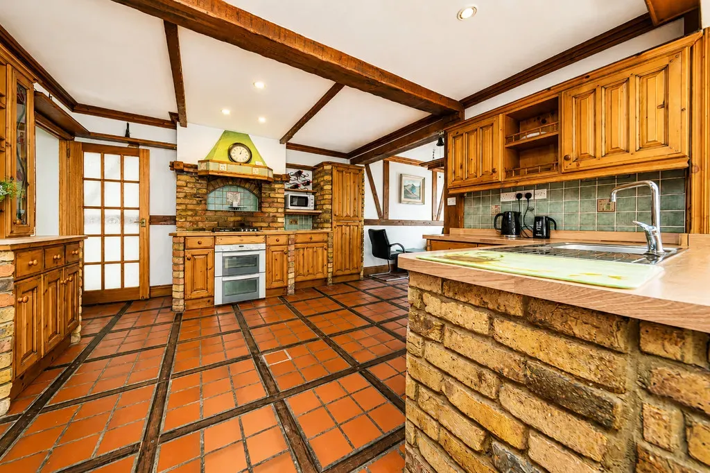 Harlington Road, UB8, photo 25