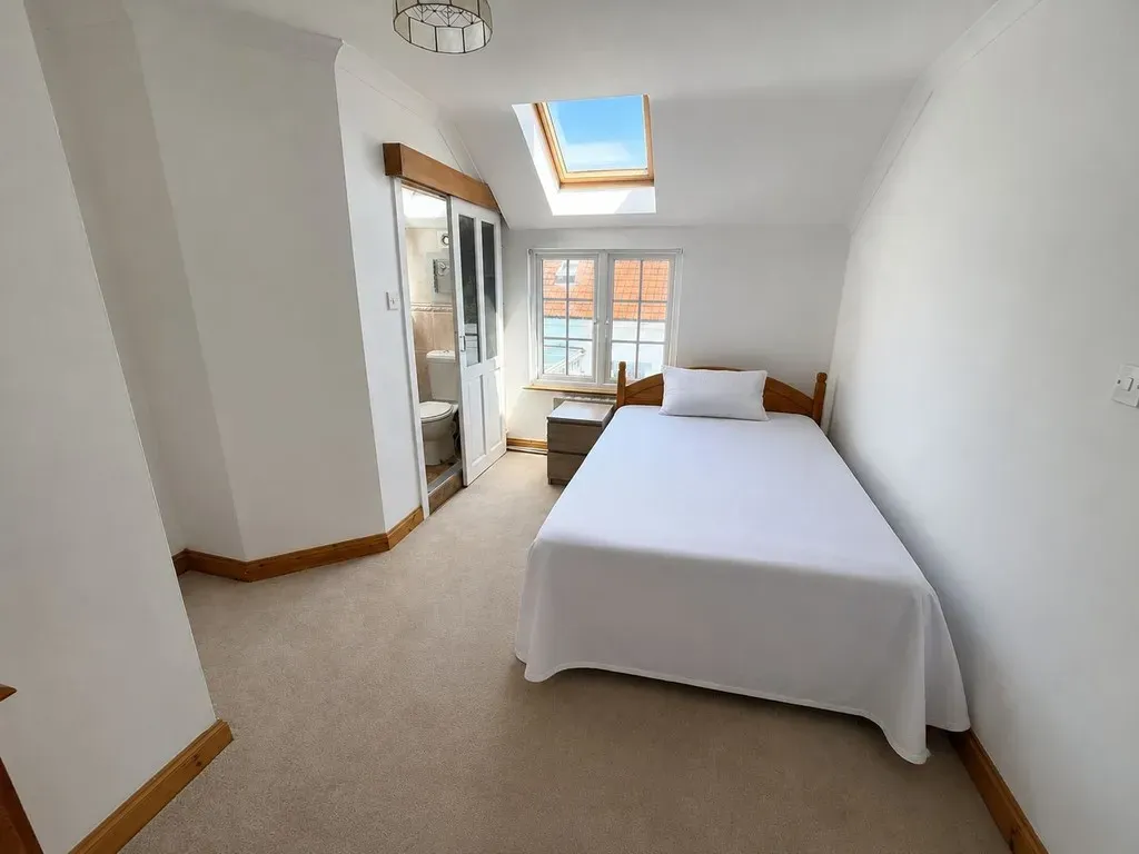 Harlington Road, UB8, photo 38