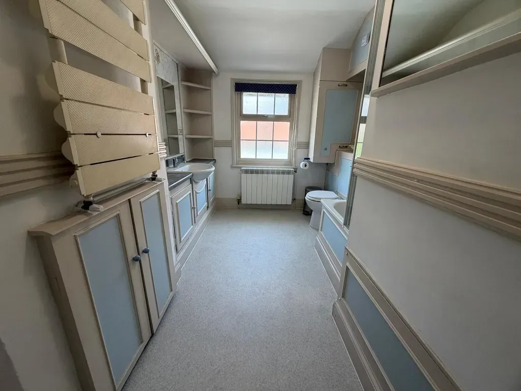 Harlington Road, UB8, photo 13