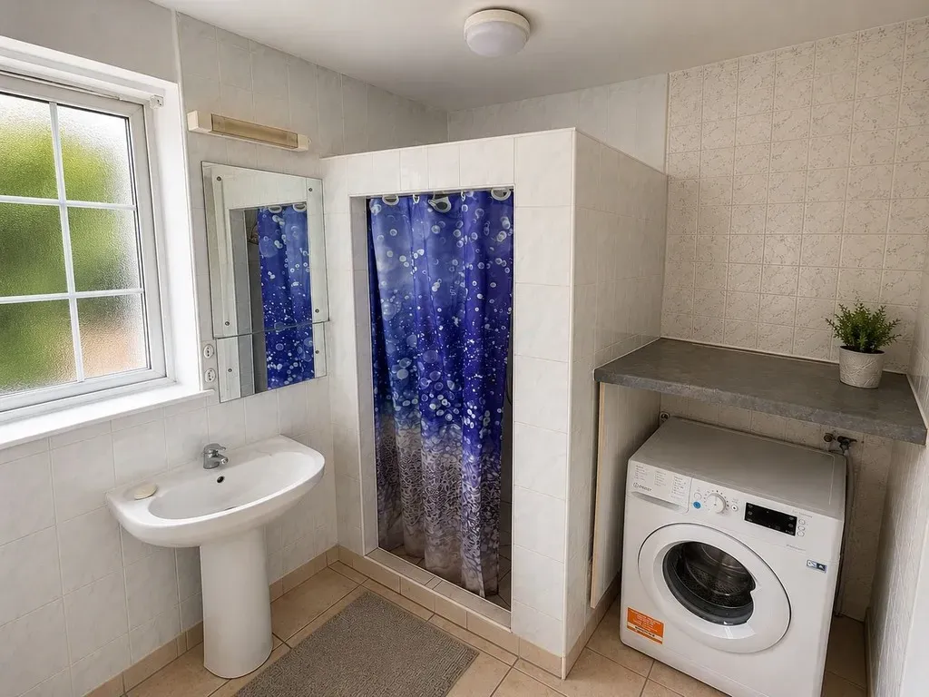 Harlington Road, UB8, photo 39