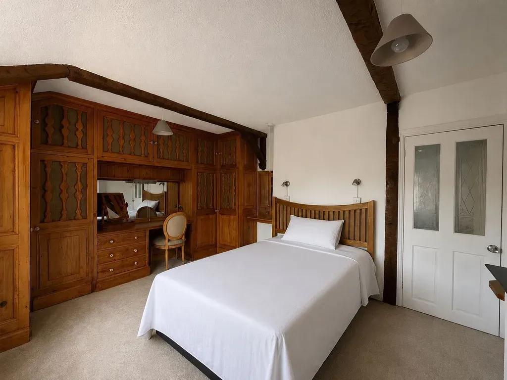 Harlington Road, UB8, photo 40