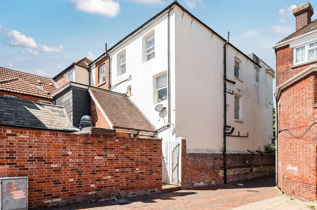 High Street, Gosport, PO12, photo 8