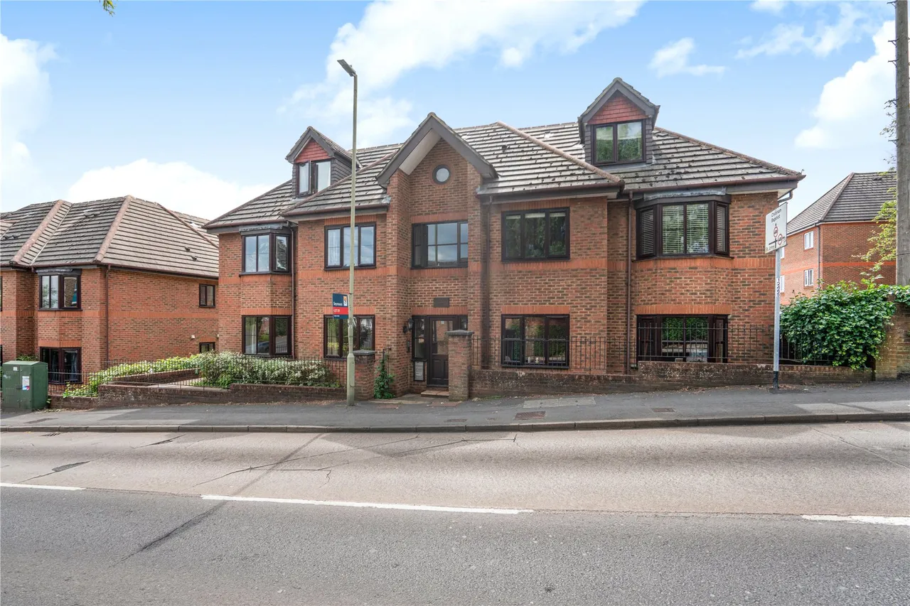 2 bed flat for sale, Anchor Hill, Knaphill, GU21