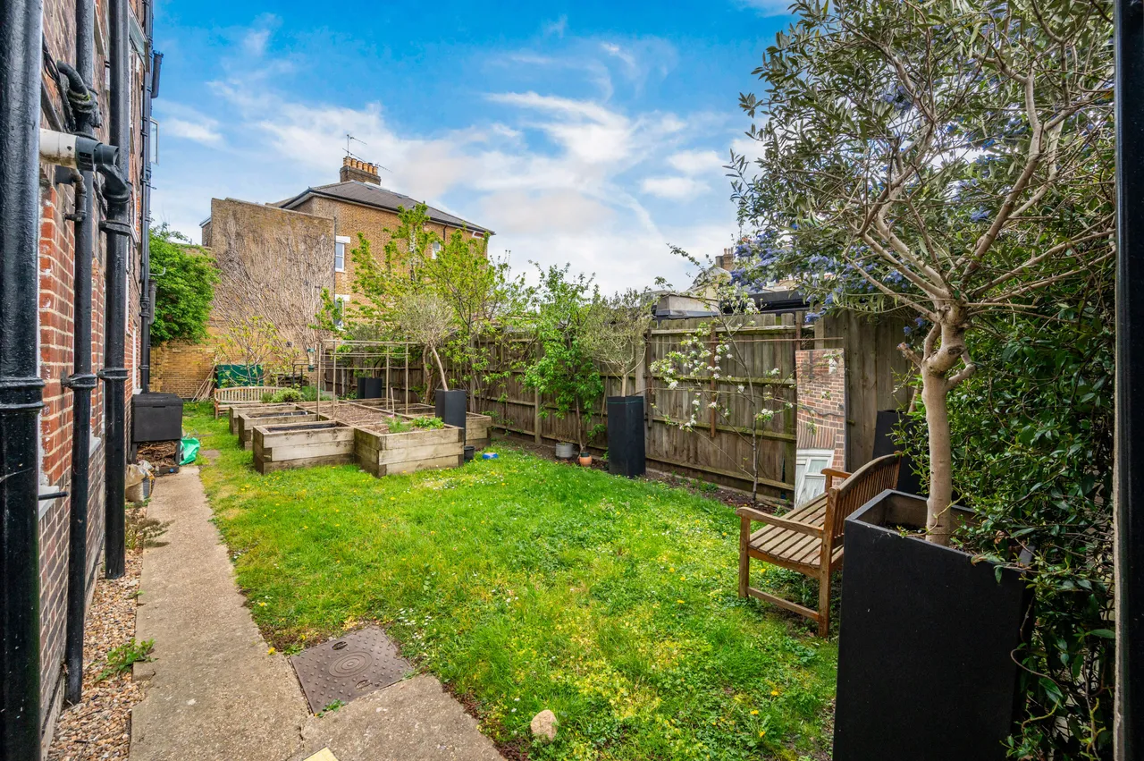 19 Coronation Court, Brewster Gardens, London, photo 11