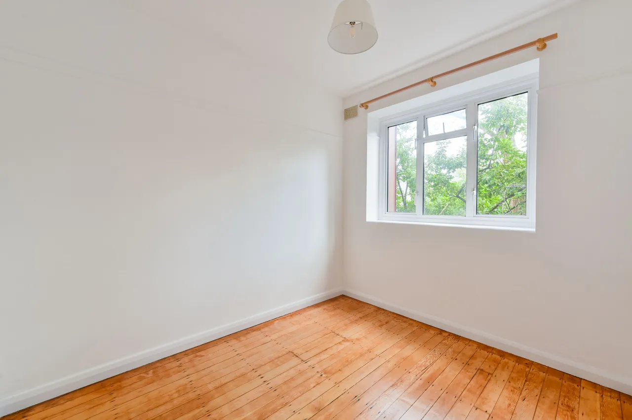 19 Coronation Court, Brewster Gardens, London, photo 6