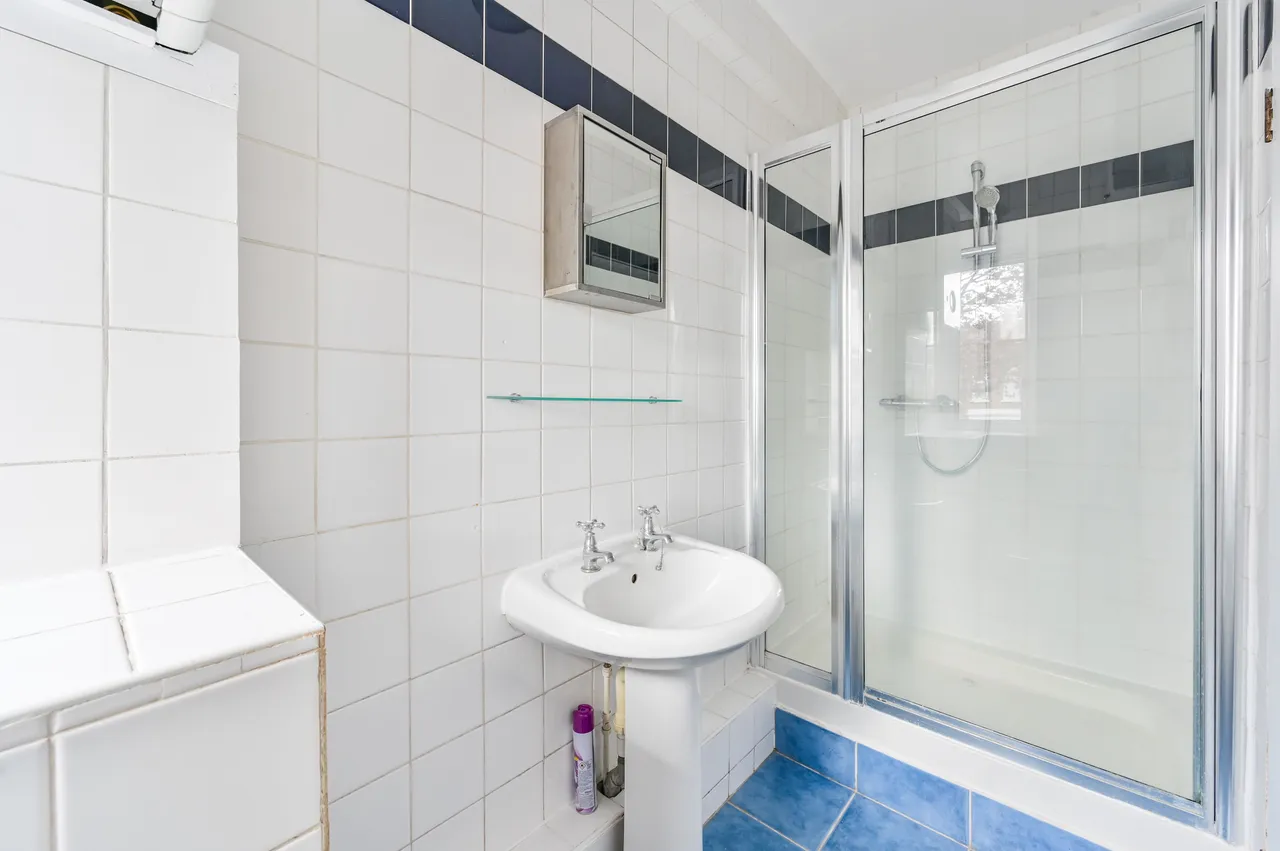 19 Coronation Court, Brewster Gardens, London, photo 5