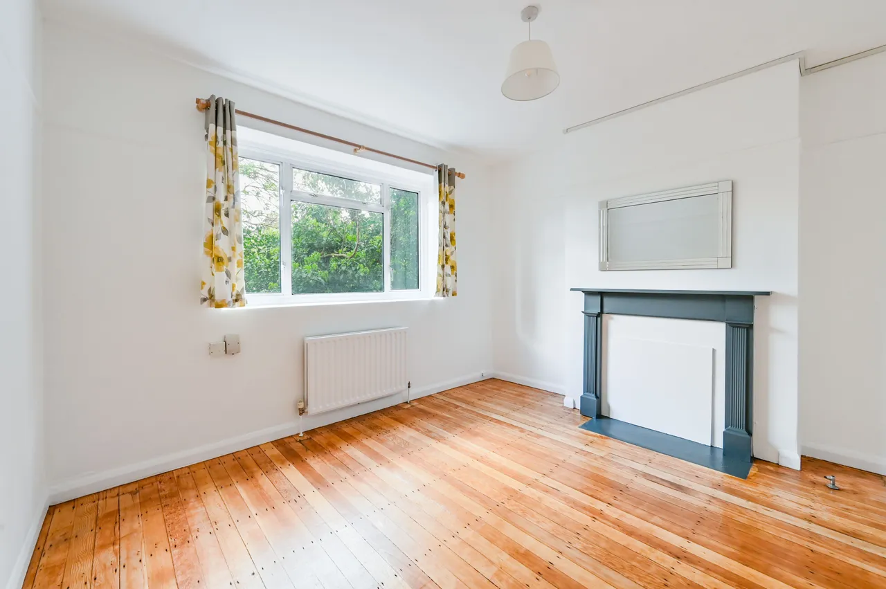 19 Coronation Court, Brewster Gardens, London, photo 2