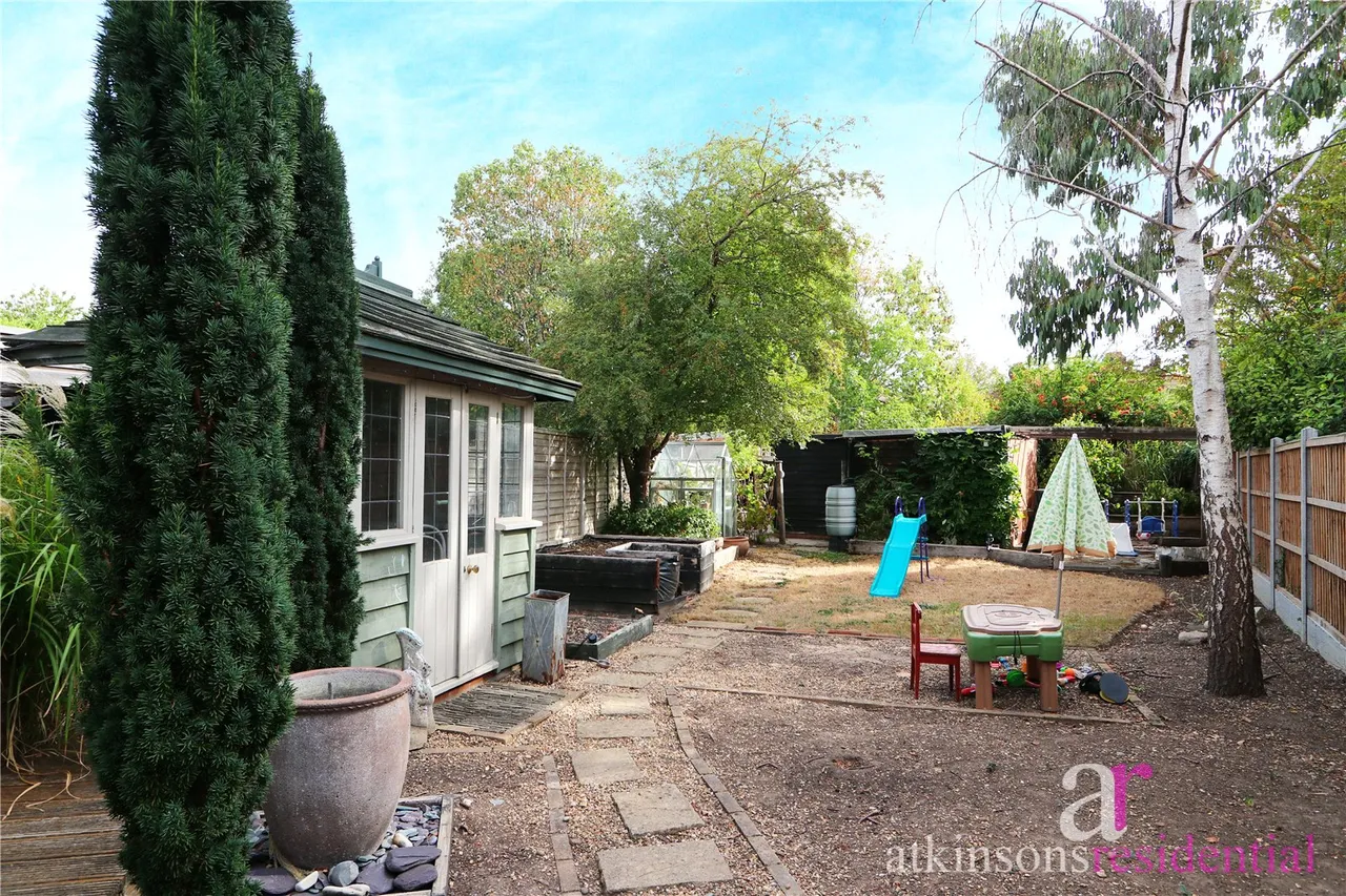 Kenilworth Crescent, Enfield, Middlesex, EN1 3RG, photo 3