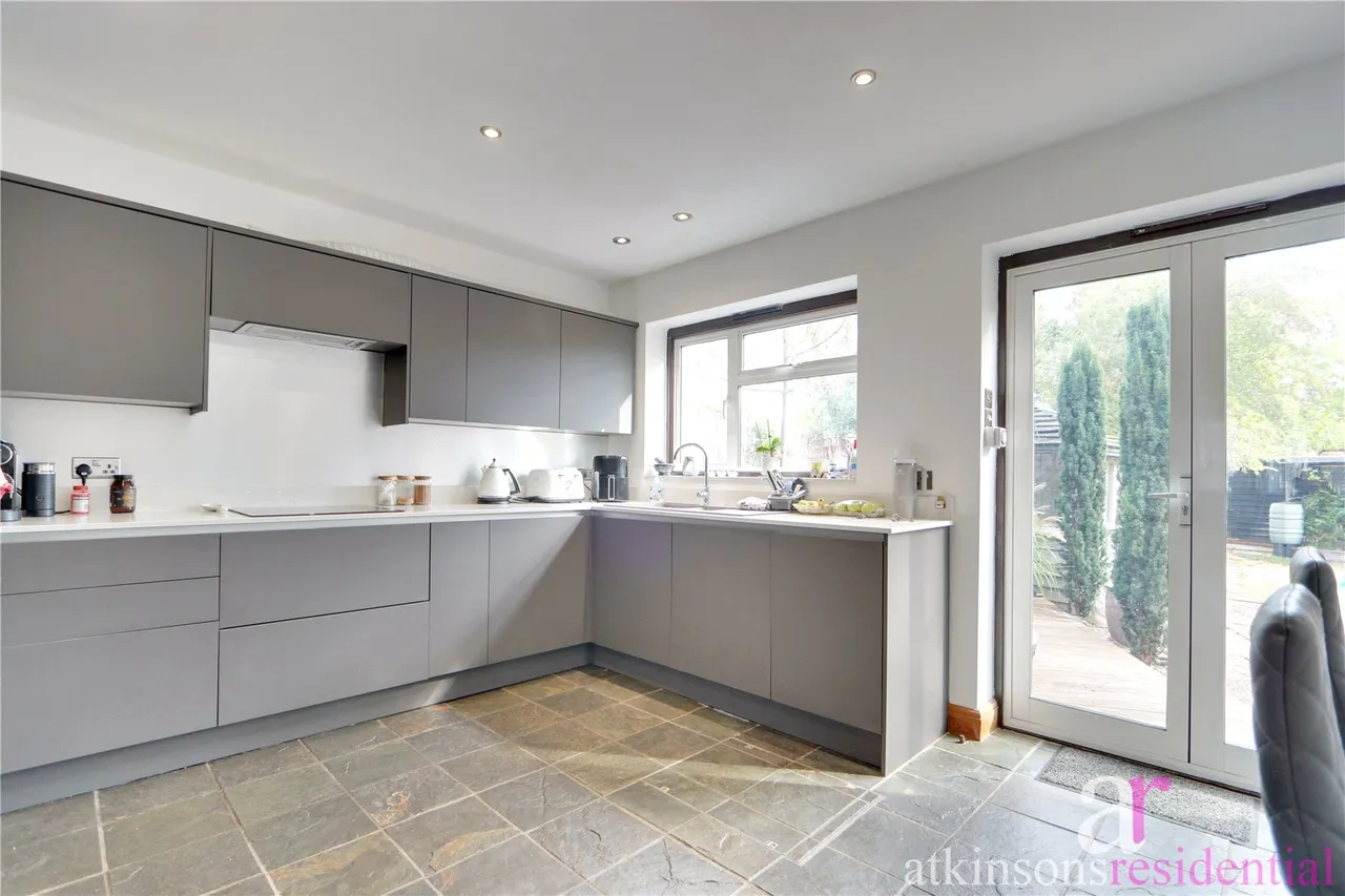 Kenilworth Crescent, Enfield, Middlesex, EN1 3RG, photo 2