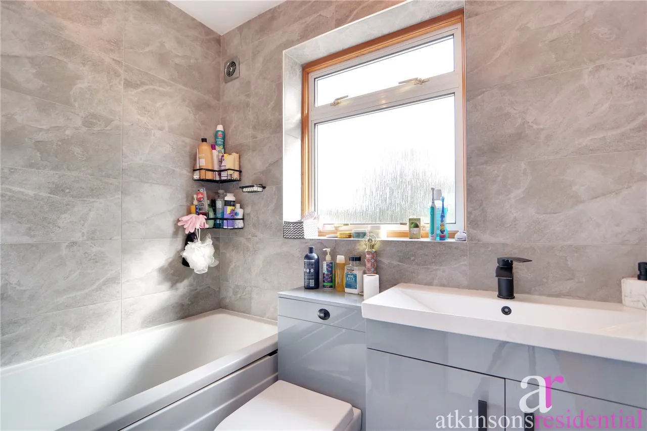 Kenilworth Crescent, Enfield, Middlesex, EN1 3RG, photo 12