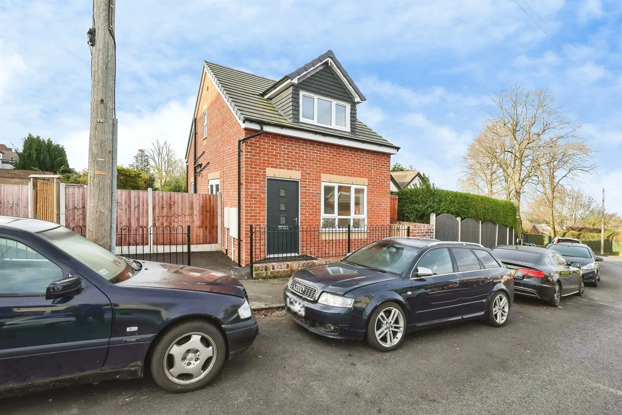 2 bed house for sale — Perry Park Road, Rowley Regis