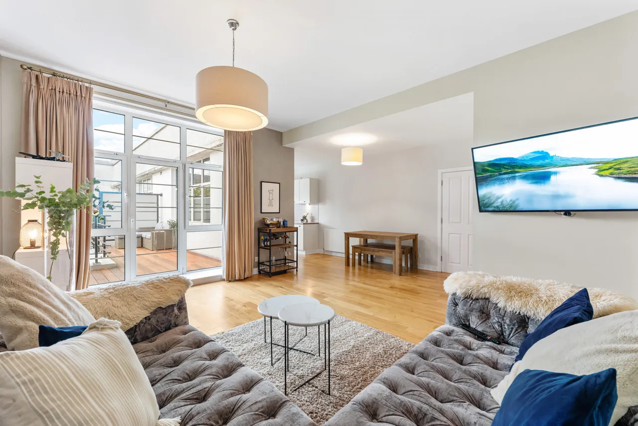 100 Canniesburn Quadrant, Bearsden, G61 1RW, photo 3