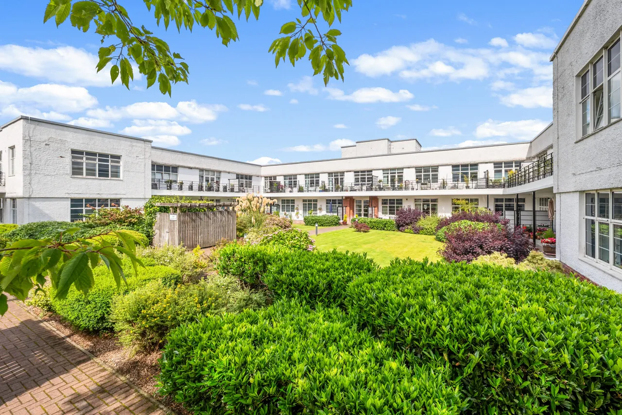 2 bed flat for sale — 100 Canniesburn Quadrant, Bearsden, G61 1RW