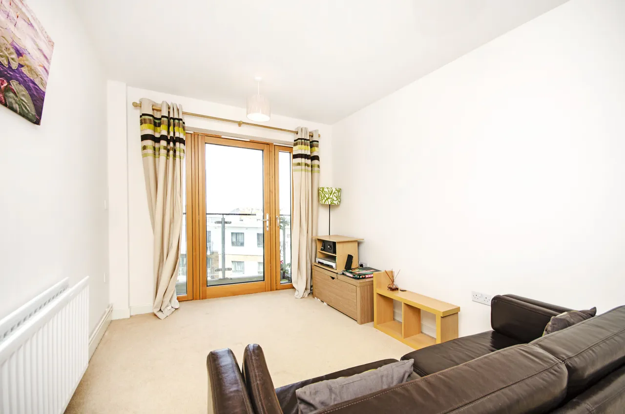 London, NW10, photo 2