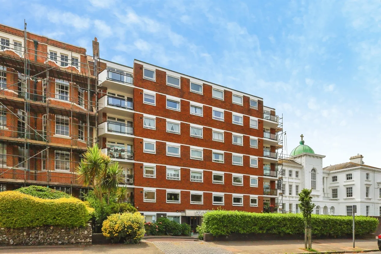 2 bed flat for sale — Hartington Place, Eastbourne
