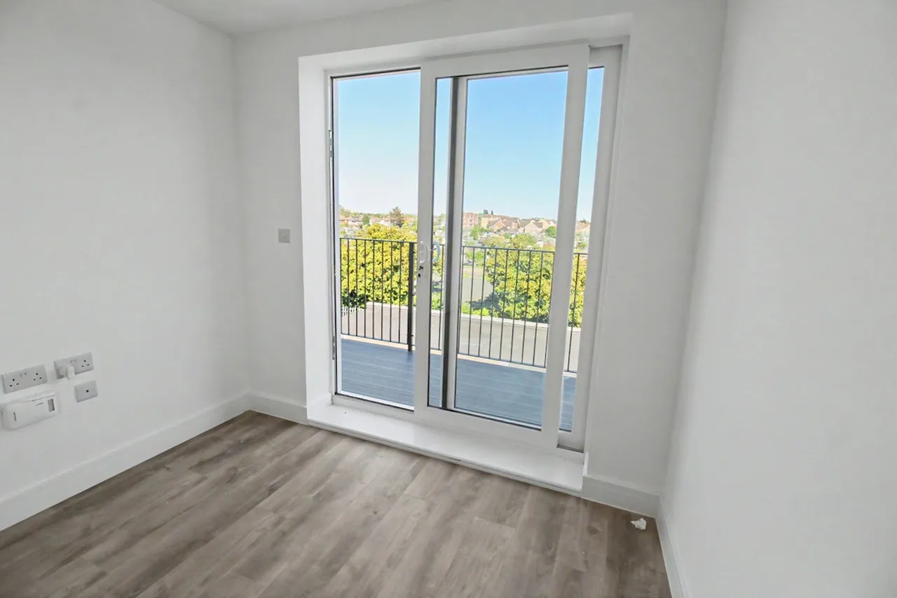 Gale Street, RM9, photo 9