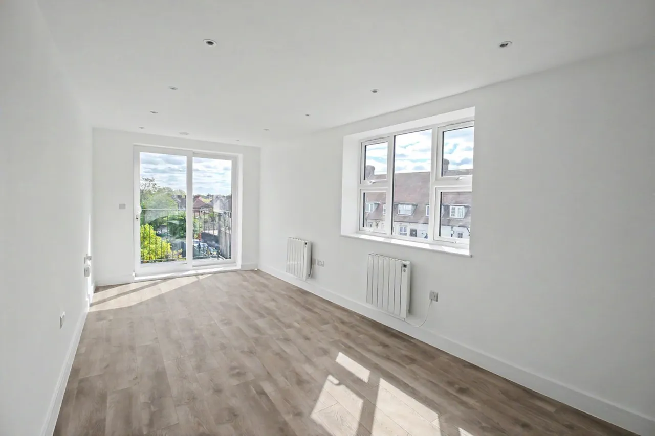 2 bed flat to rent, Gale Street, RM9