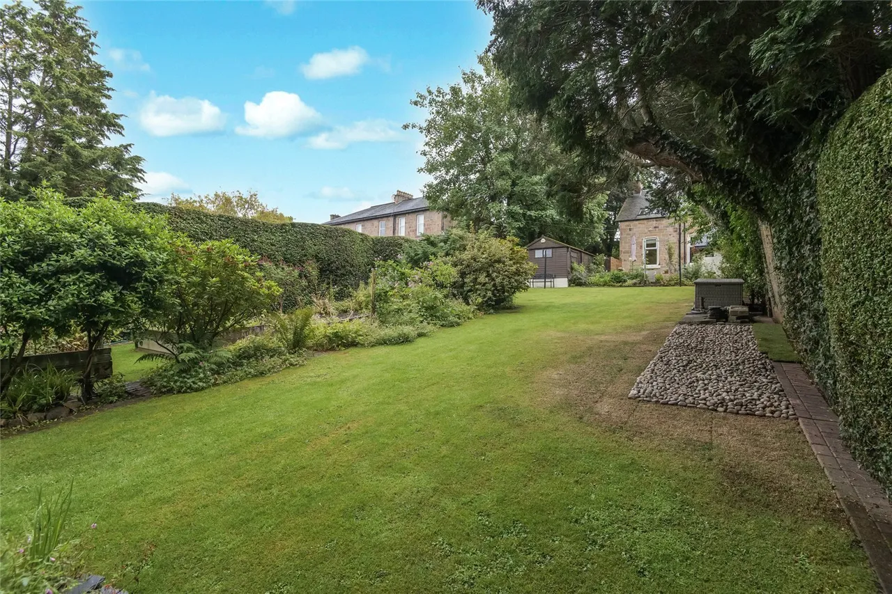 Central Avenue, Cambuslang, Glasgow, South Lanarkshire, G72, photo 27
