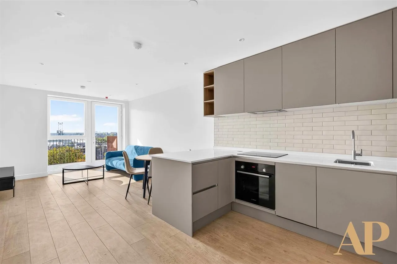 Quay Walk, Wembley, HA0, photo 2