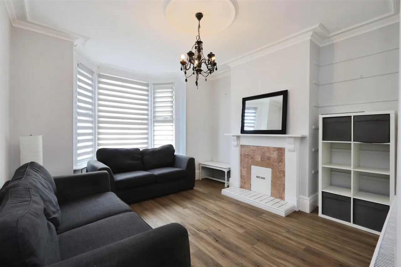 Hunter House Road, Sheffield, S11 8TW, photo 2
