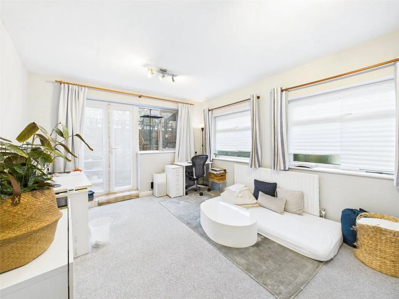 1 bed flat to rent, Elfin Grove, Teddington, TW11