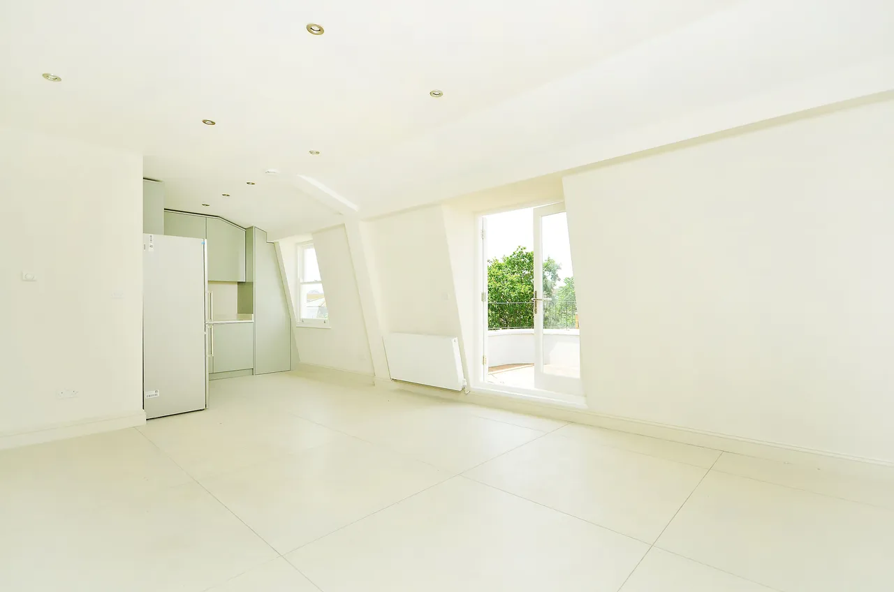 Flat 5 Liberal House, 322 Brixton Road, London, photo 2