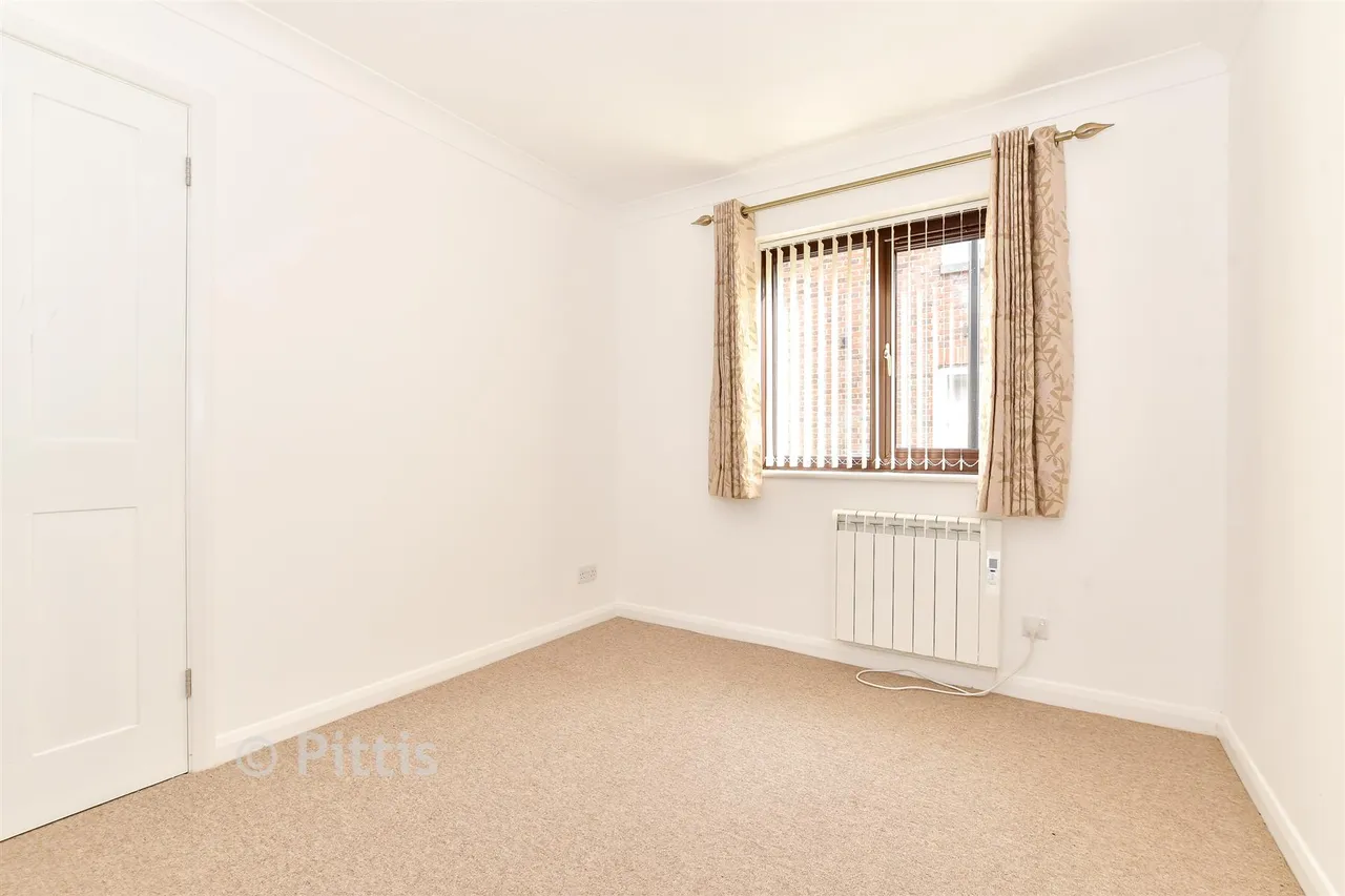 Trafalgar Road, Newport, PO30, photo 5