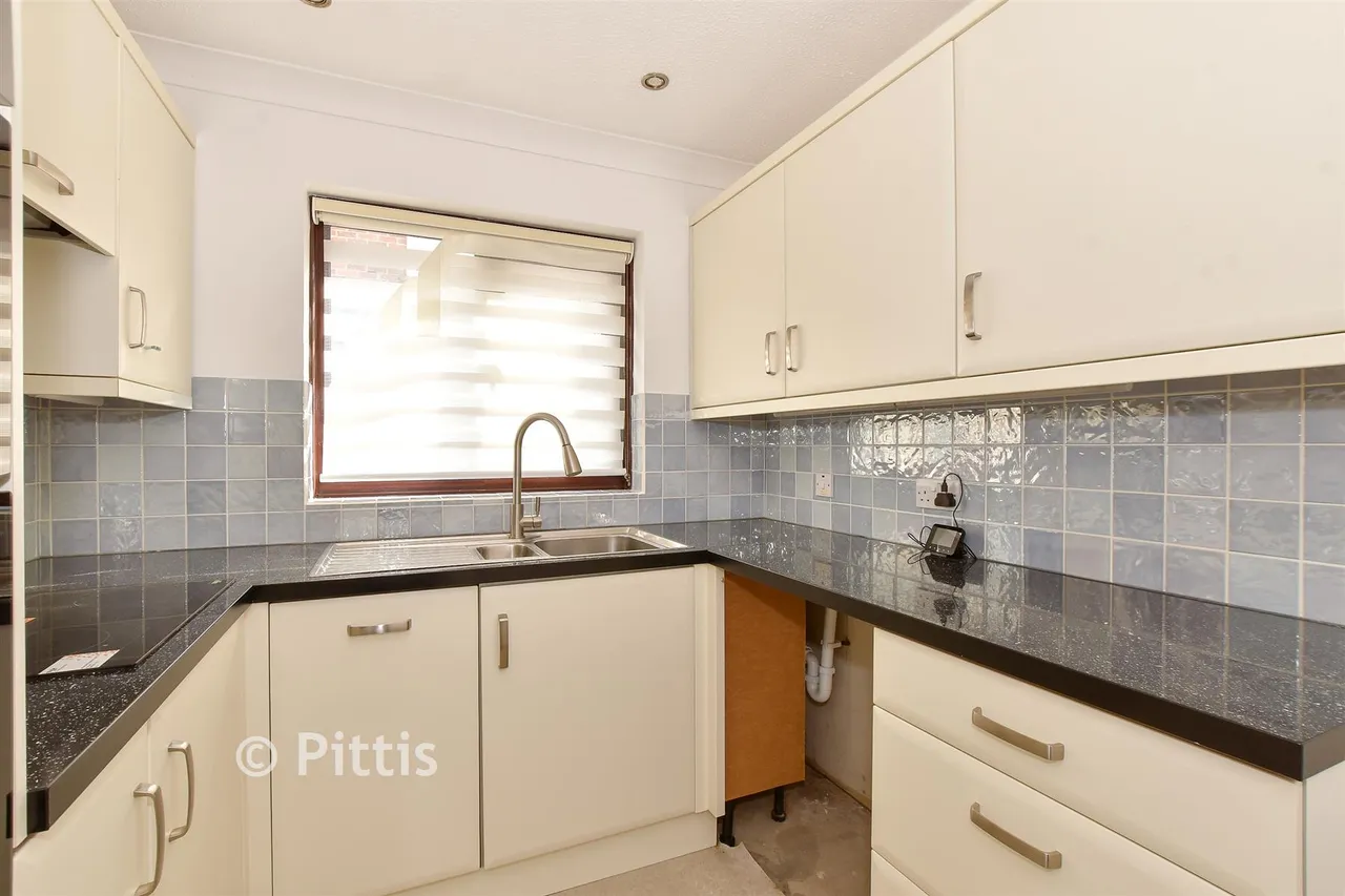 Trafalgar Road, Newport, PO30, photo 3