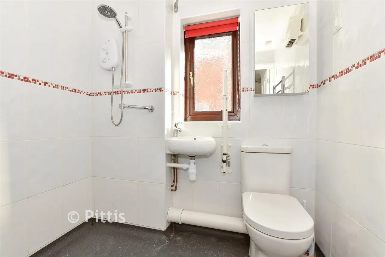 Trafalgar Road, Newport, PO30, photo 6