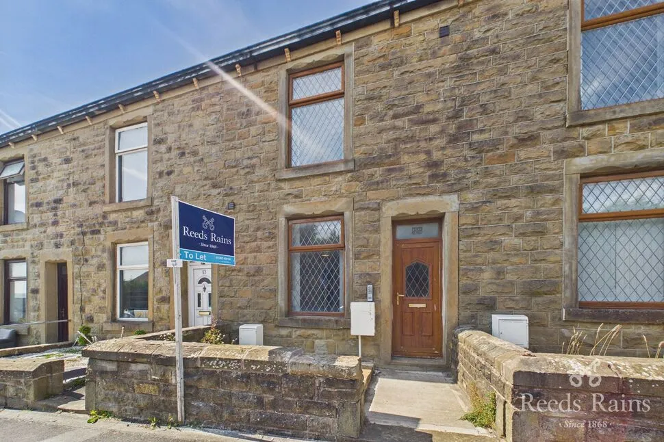 1 bed house to rent, Burnley Road, Clayton Le Moors, BB5