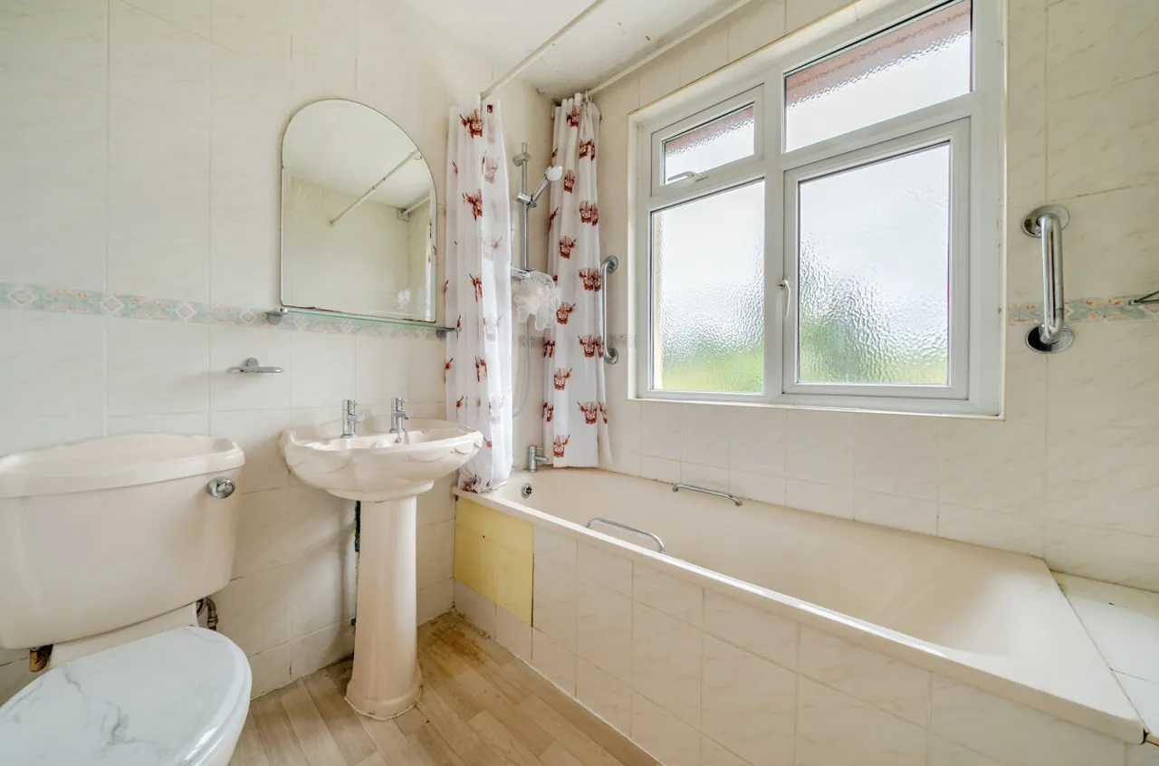 Guildford Road, West End, Woking, Surrey, GU24 9LT, photo 14