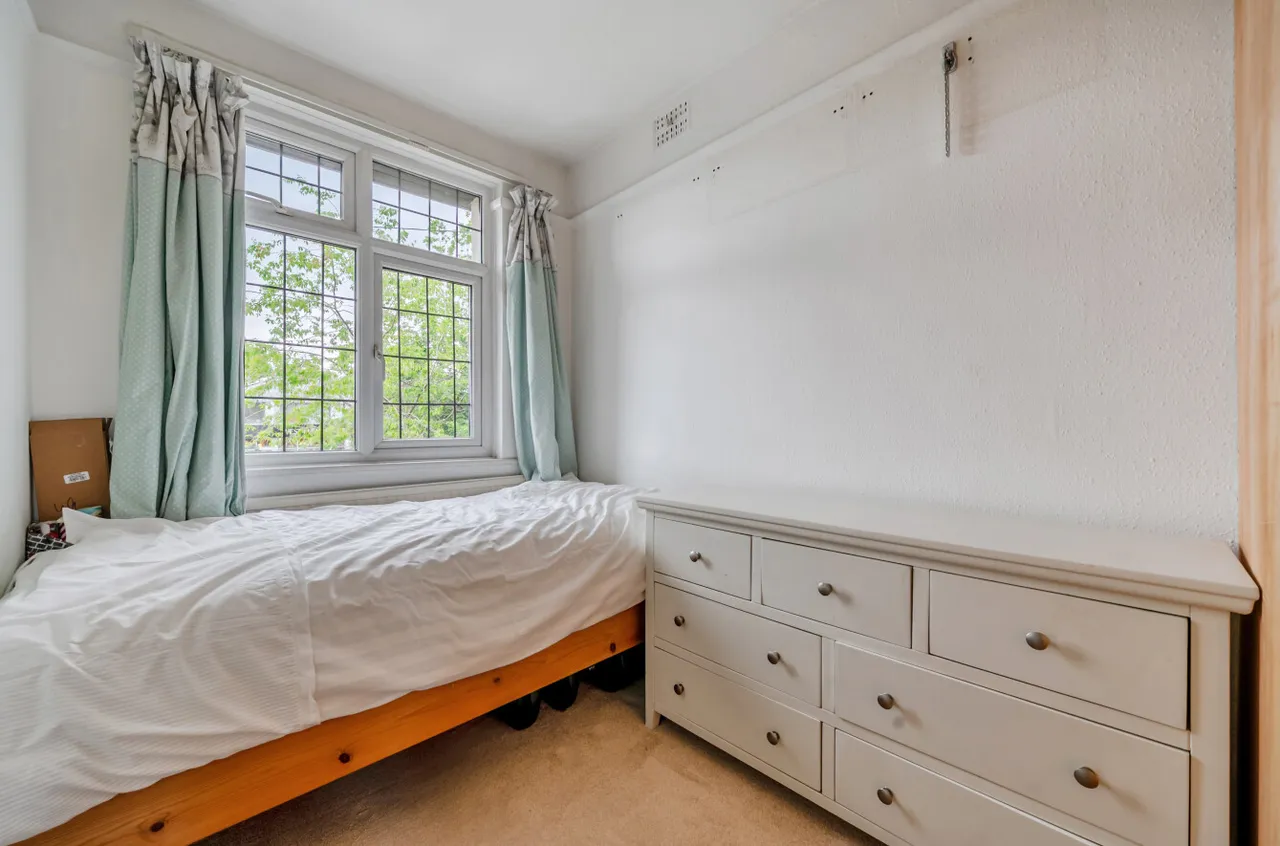 Guildford Road, West End, Woking, Surrey, GU24 9LT, photo 16