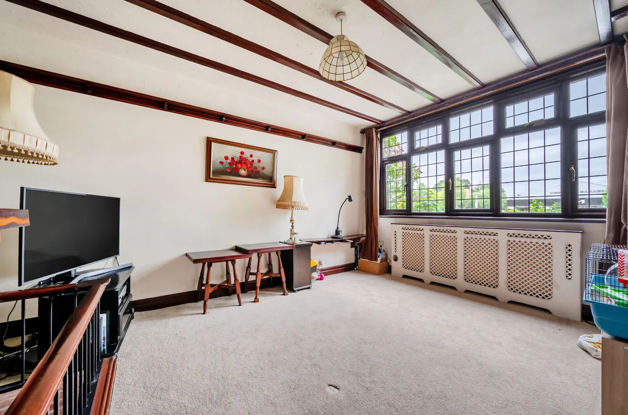 Guildford Road, West End, Woking, Surrey, GU24 9LT, photo 4