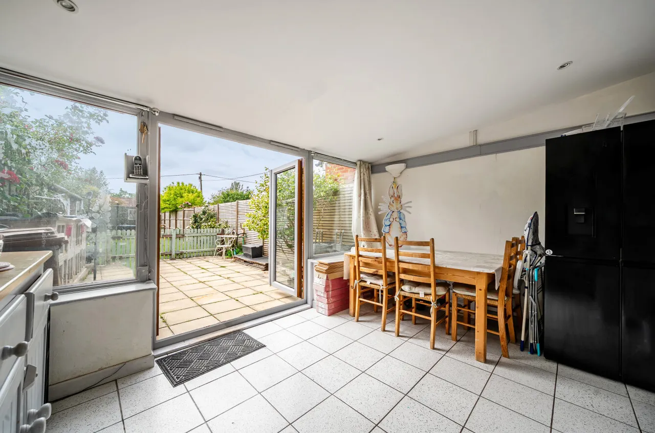 Guildford Road, West End, Woking, Surrey, GU24 9LT, photo 11