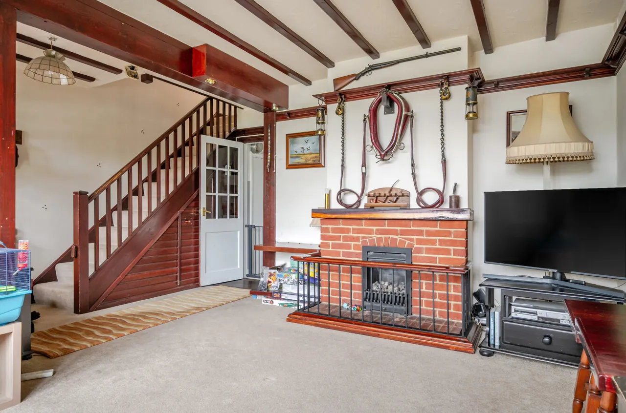 Guildford Road, West End, Woking, Surrey, GU24 9LT, photo 3
